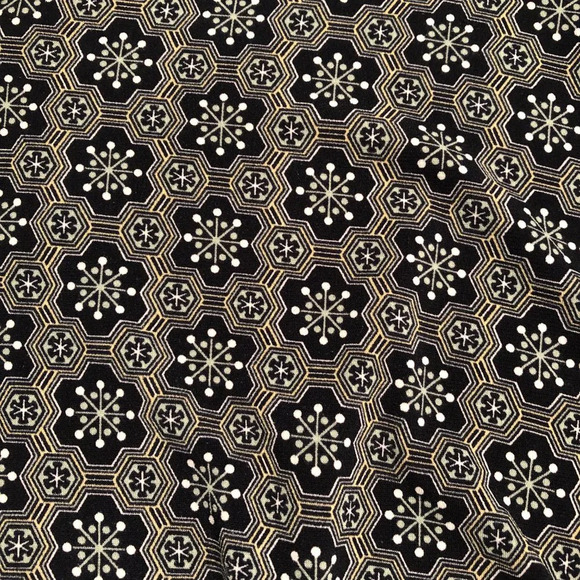 Max Studio Cap Sleeve V Neck Pattern Print Top in Grey Black Green Gold Size XS - Picture 5 of 10